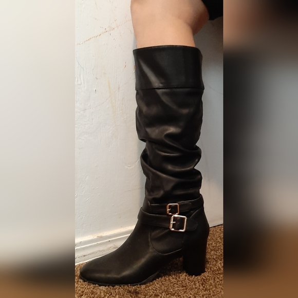 Jocelyn Smith size 7 black boots with gold buckle - Picture 5 of 5